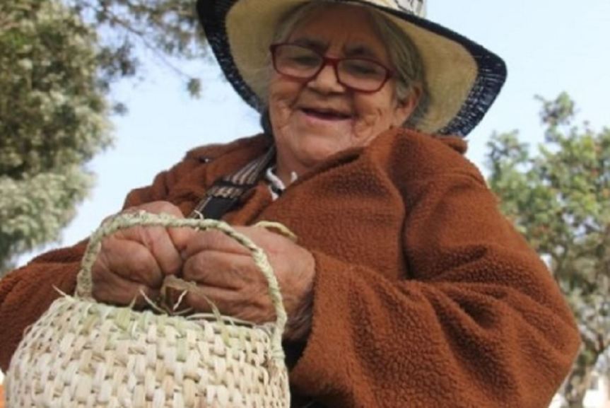 Pensión 65: conoce a la adulta mayor de Huaral que produce canastas con panca de&nbsp;choclo