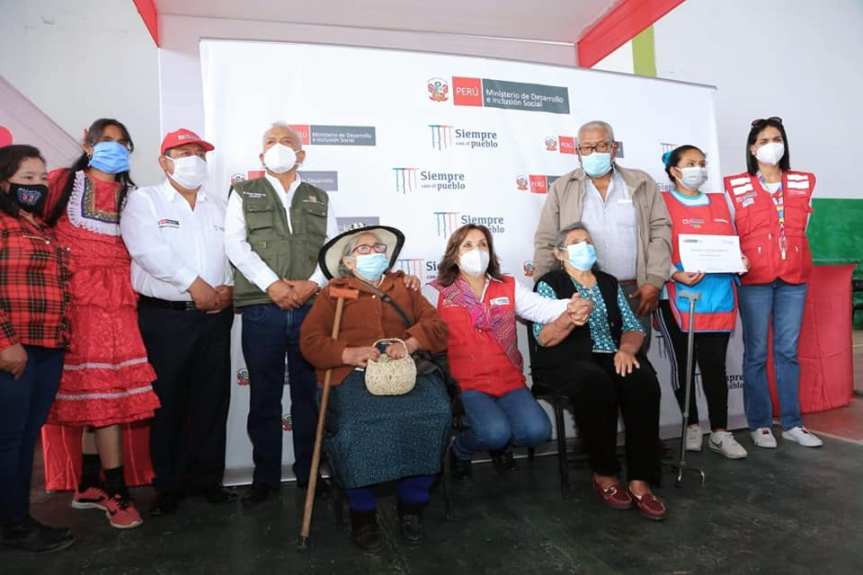 Gobernador Ricardo Chavarría y ministra Dina Boluarte impulsan feria “Midis empodera a las madres peruanas”, en&nbsp;Huaral