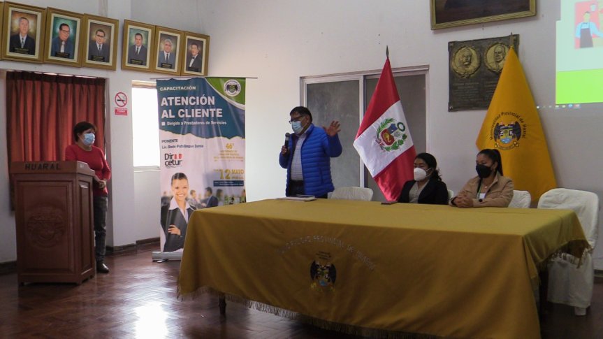 Capacitan a prestadores de servicio en “Atención al&nbsp;cliente”