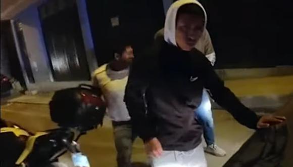 Ate: graba su asalto y se enfrenta a golpes contra tres&nbsp;delincuentes