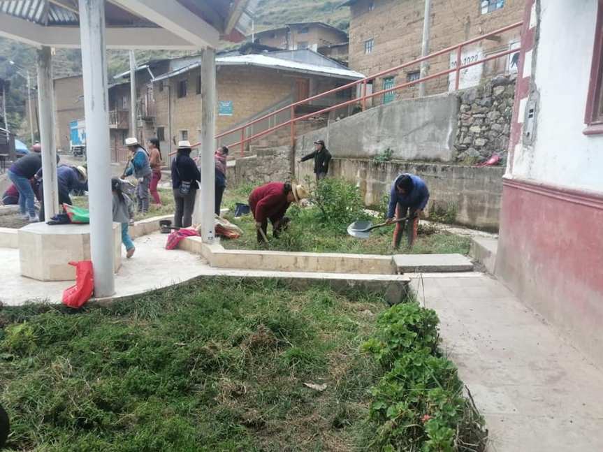 Municipalidad de Atavillos Alto realiza jornada de embellecimiento del parque Patahuay en San José de&nbsp;Baños