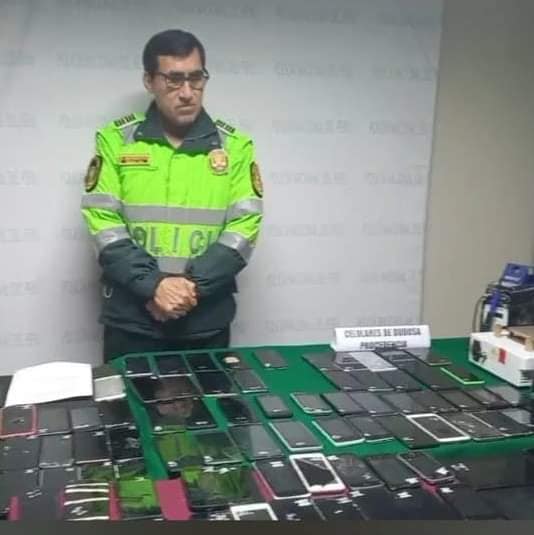 Huacho: policía incauta más de 150 celulares de dudosa procedencia en la calle&nbsp;Atahualpa