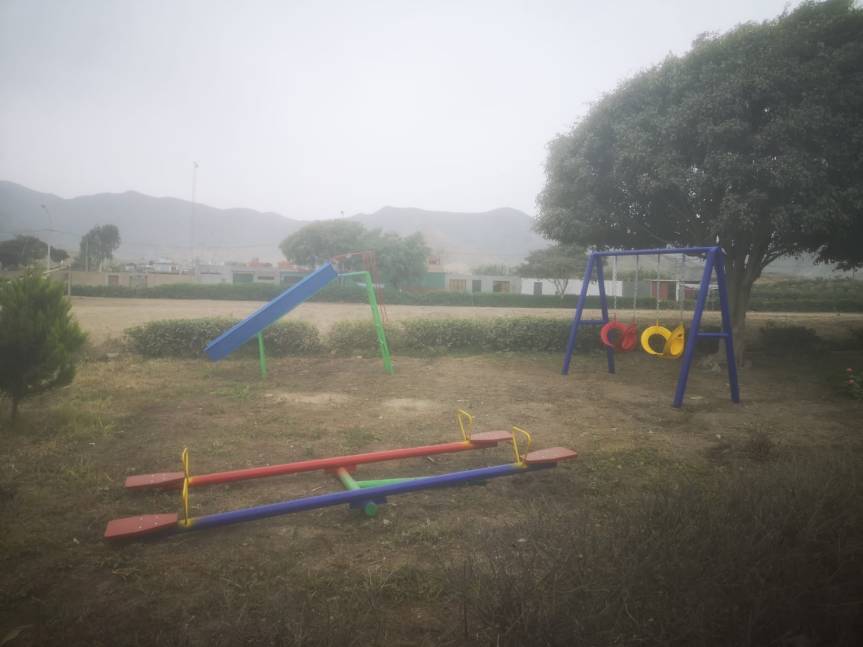 Municipalidad de Huaral realizó la entrega de bancas y juegos recreativos para el C.P Real&nbsp;Perú