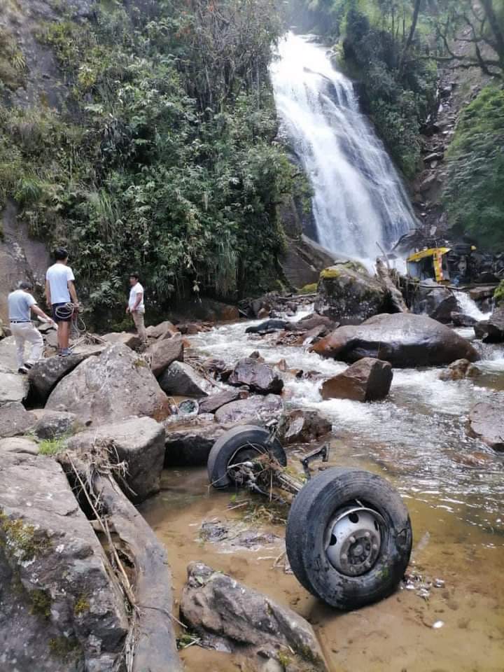 Vehículo que transportaba dinero cae a un abismo y deja 4 fallecidos en&nbsp;Querocoto