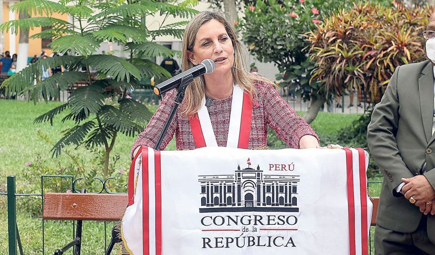 Critican a María del Carmen Alva por dividir al Perú en blancos e&nbsp;indios