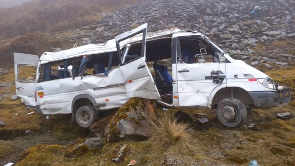 Cuatro turistas fallecen en accidente de tránsito en la ruta Cusco-Quillabamba