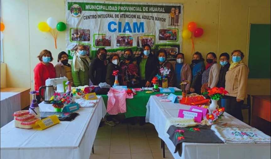 Centro Integral del Adulto Mayor de la municipalidad de Huaral presentó trabajos hechos a&nbsp;mano