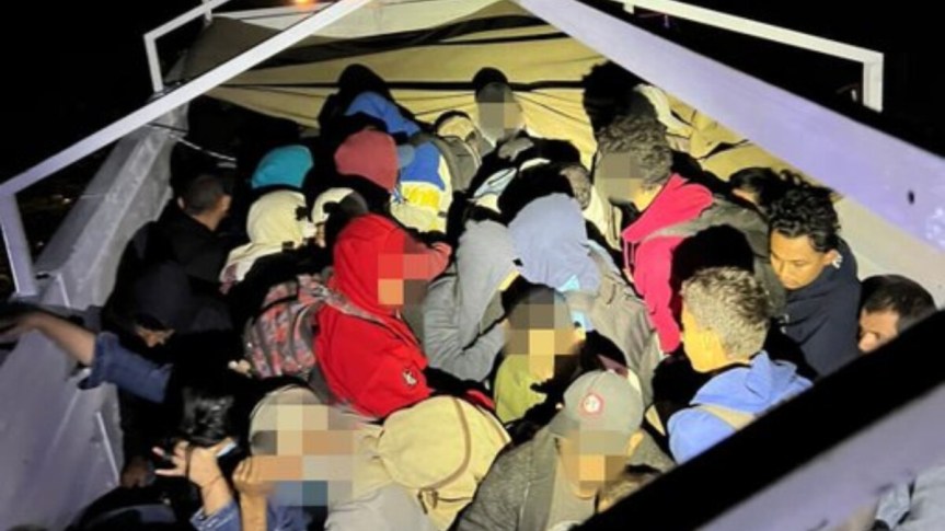 México: Hallan a 121 migrantes abandonados en un camión en Nuevo&nbsp;León