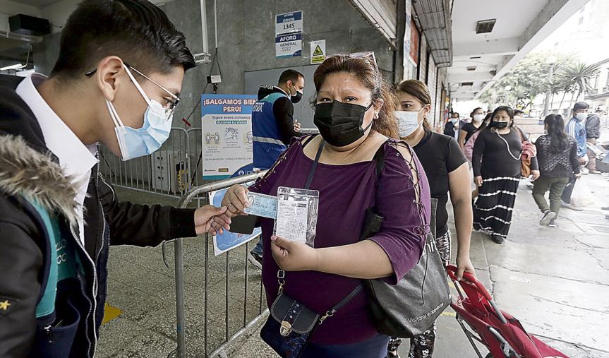 Coronavirus en Perú: carné para entrar a tiendas, pero no para regresar al&nbsp;trabajo