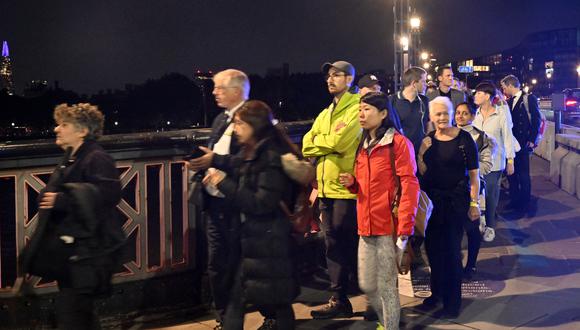 Filas de hasta 10 kilómetros para despedir a la reina Isabel&nbsp;II