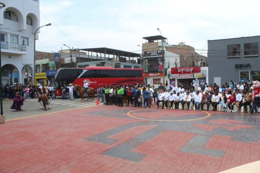 Luego de tres años: bus de la «Marca Perú» llegó a Huaral para promocionar nuestras bondades turísticas y&nbsp;gastronómicas