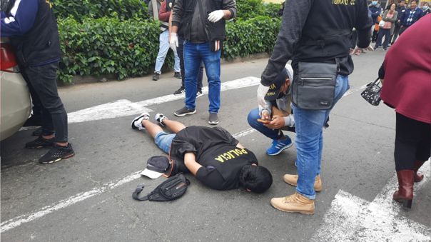 Capturan a delincuentes que usaban chalecos de la policía para intentar asaltar una&nbsp;farmacia