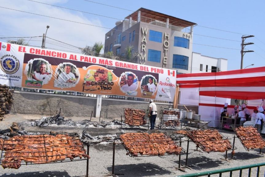 Donan más de 2 toneladas de chancho al palo a población pobre y comedores de&nbsp;Huaral