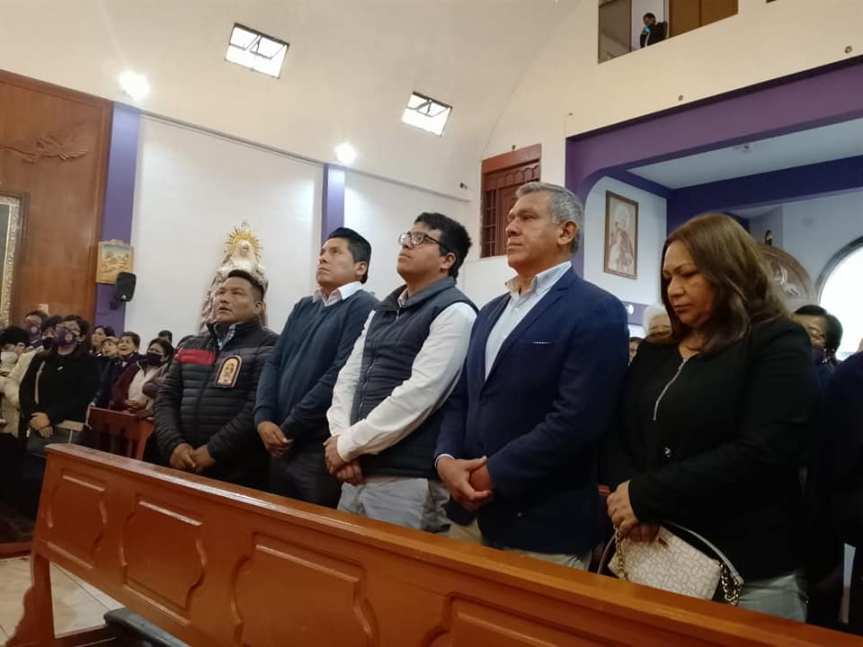 Señor de los Milagros en Huaral: Alcalde electo Fernando Cárdenas participó en misa del cristo&nbsp;moreno