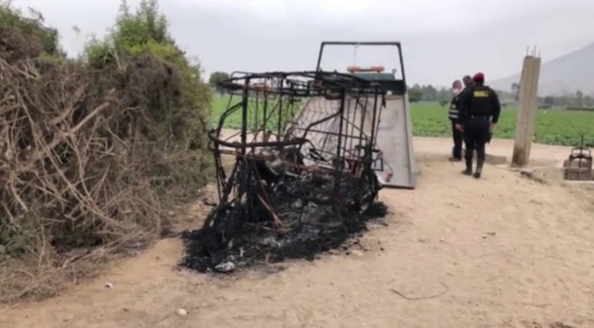 Huaral: hallan mototaxi quemada presuntamente utilizada por sicarios que ultimaron a tres&nbsp;venezolanos
