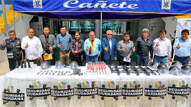 Ricardo Chavarría implementa con equipos de seguridad y protección a 12 municipios distritales en la provincia de&nbsp;Cañete