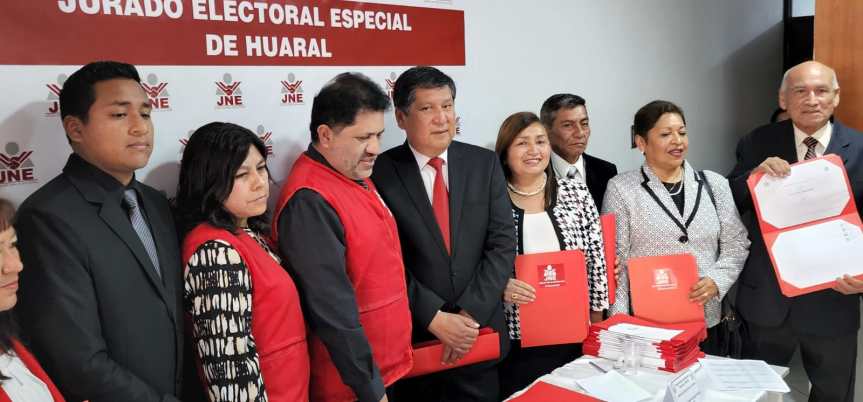 Juan Álvarez Andrade recibió su credencial para gobernar los próximos 4&nbsp;años