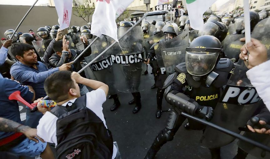 Plantean proyecto de ley para que policías puedan disparar si manifestantes los superan en&nbsp;número