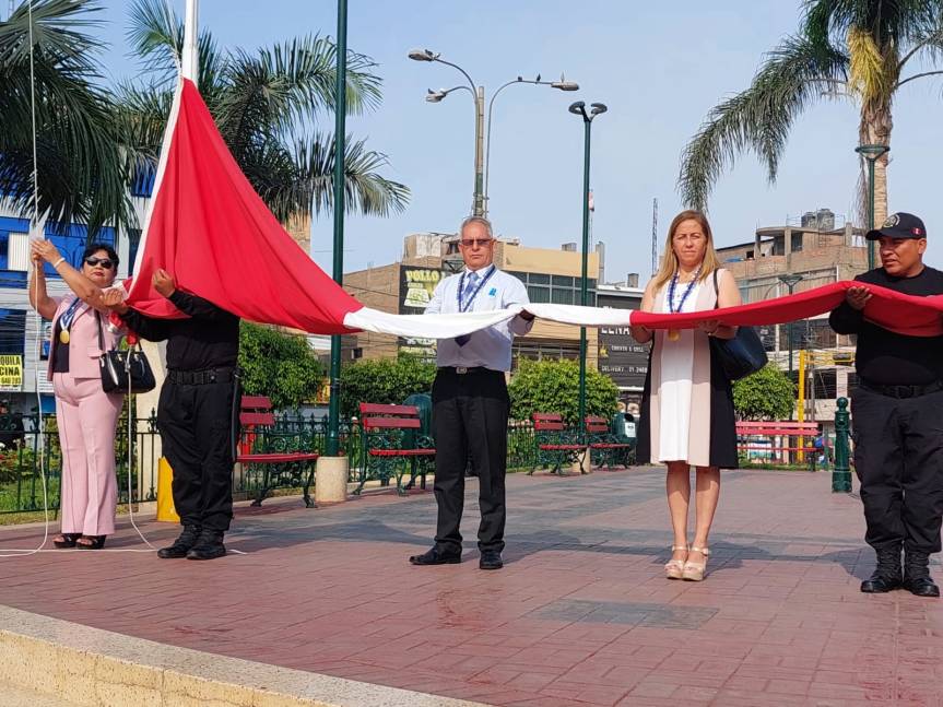 Regidores y funcionarios participaron del izamiento del Pabellón Nacional y bandera de&nbsp;Huaral