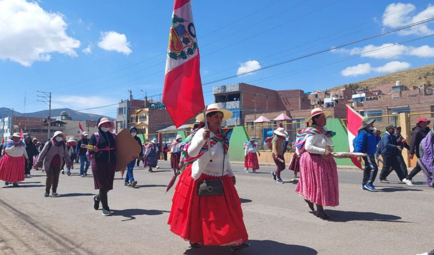 Miles de aymaras llegan a Puno y exigen la renuncia de Dina&nbsp;Boluarte