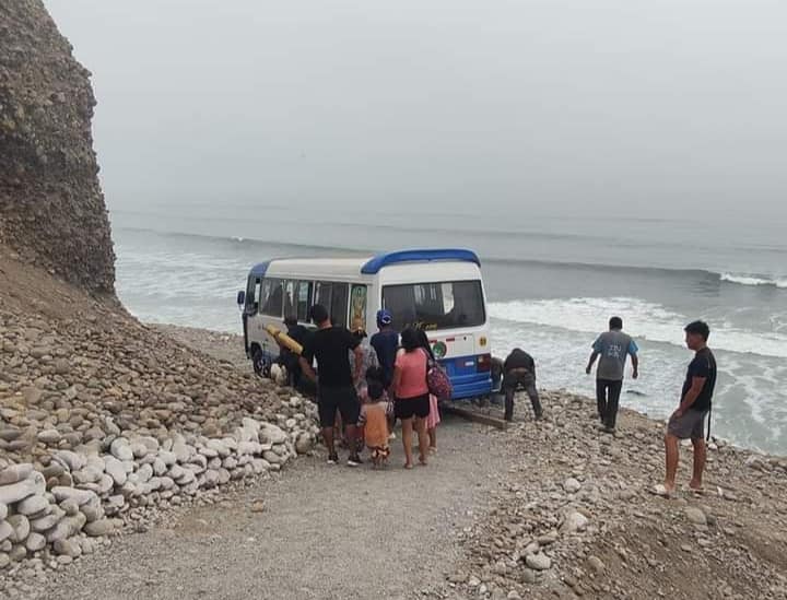 Chancay: vehículo quedó atorado en la bajada a la playa la&nbsp;Calichera
