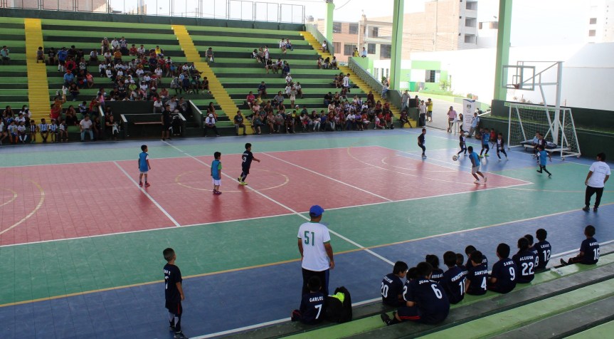 Con exhibición de encuentro deportivo y de confraternidad clausuran taller de fútbol de la municipalidad de&nbsp;Huaral