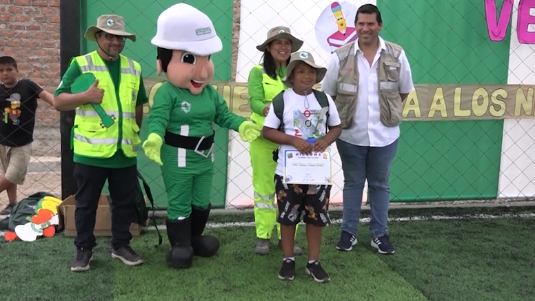 Clausuran taller de vacaciones útiles en el C.P. Chancayllo y premian a los alumnos que tuvieron una destacada&nbsp;participación