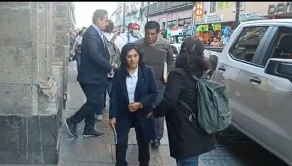 Lilia Paredes: esposa de Pedro Castillo es captada ingresando a Palacio para reunirse con presidente de&nbsp;México