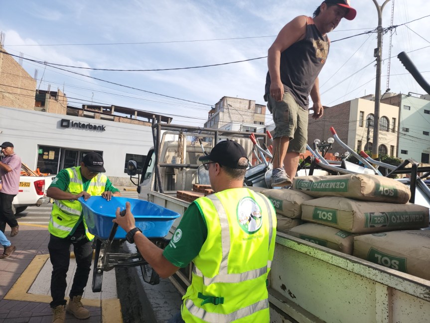 Colquisiri suma esfuerzos con herramientas, combustible y alimentos en las zonas afectadas por los huaicos en&nbsp;Huaral