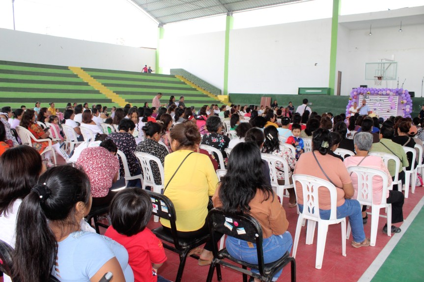 Comuna huaralina agasajó a mujeres en su día con expo feria, taller de liderazgo y entrega de&nbsp;obsequios
