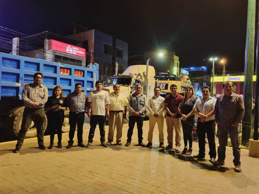 Alcalde Fernando Cárdenas recibió maquinarias del Goreli para atender zonas afectadas por huaicos y&nbsp;lluvias