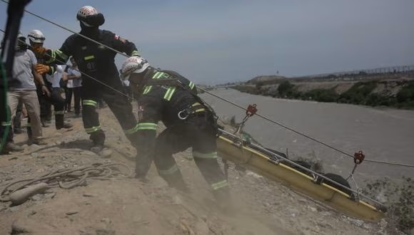 SMP: recuperan cuerpo de joven que cayó al río Rímac tras derrumbe de su&nbsp;casa