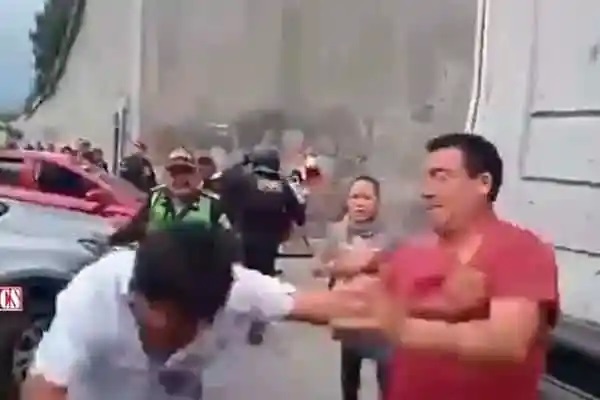 Arequipa: golpean a congresista Edwin Martínez cuando salía del Consejo&nbsp;Regional