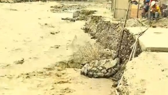 Comas: vecinos construyen gaviones en río Chillón para evitar que caudal arrase con sus&nbsp;casas