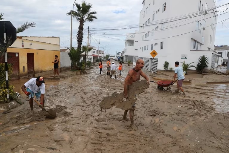 Huaico en Punta en Hermosa podría llevarse casa que quedó al borde del&nbsp;precipicio