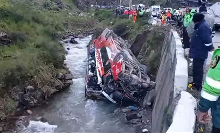 Accidente de bus interprovincial en la Carretera Central deja hasta el momento 16&nbsp;heridos