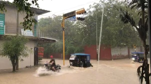 Piura amanece inundada tras intensa lluvia y pobladores temen colapso de viviendas: «Las autoridades nos han dejado de&nbsp;lado»