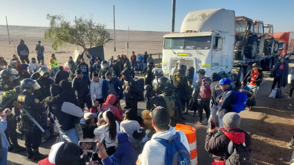 Tacna: Policía Nacional liberó carretera bloqueada por migrantes en la frontera con&nbsp;Chile