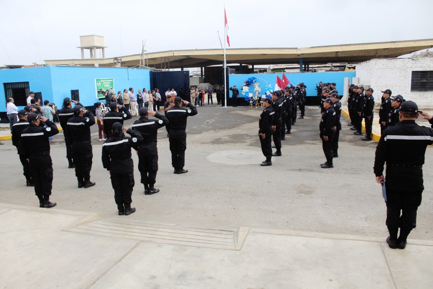 Alcalde Fernando Cárdenas rindió homenaje a integrantes del cuerpo del serenazgo en su&nbsp;día