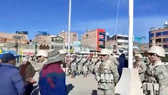 Militares en retiro piden intervención del Gobierno tras impedimento de izamiento de Pabellón Nacional en&nbsp;Puno