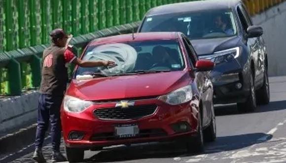 Surco: prohíben actividad de los limpiadores de lunas y lavadores de carros en la vía&nbsp;pública