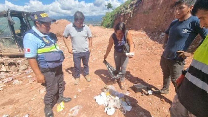Satipo: mujer bota a la basura más de 4 mil soles y los encuentra intactos en&nbsp;botadero