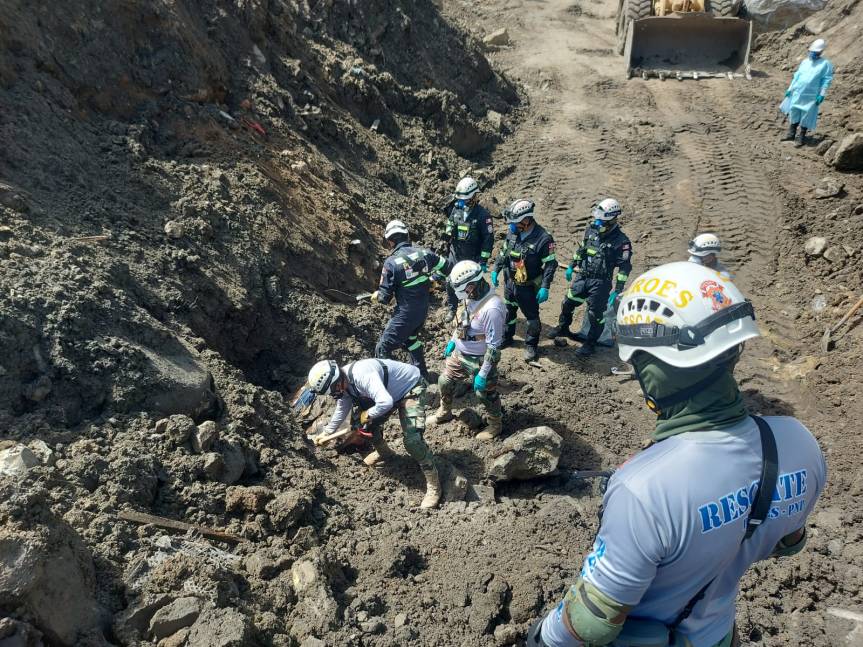 Rescatistas ubican cuerpo sepultado en la Perla Chaupis, a 27 días de la&nbsp;tragedia