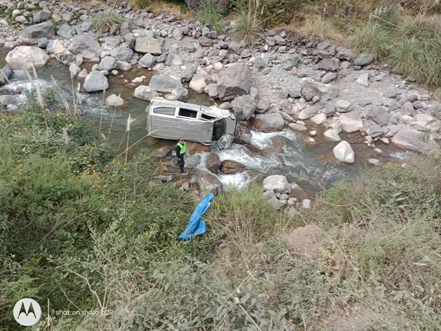 Familia salva de morir tras caer a rió en el distrito de San Miguel de&nbsp;Acos