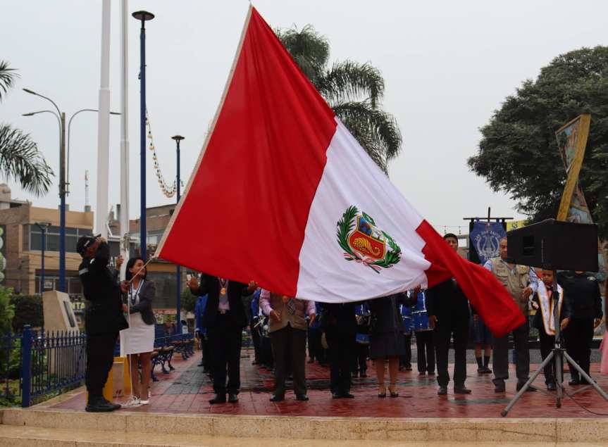 Regidores y funcionarios participaron del izamiento en el Día del&nbsp;Padre