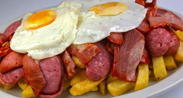 ¡Insólito! La salchipapa es considerada entre las 5 peores comidas callejeras de Perú, según Taste&nbsp;Atlas