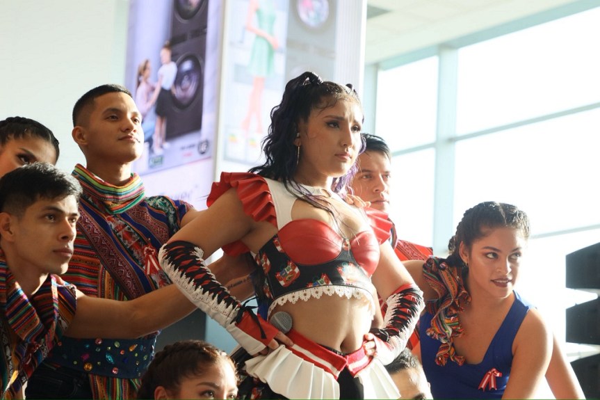 Fiestas Patrias: Aeropuerto Jorge Chávez recibe a turistas con espectáculo de Milena&nbsp;Warthon