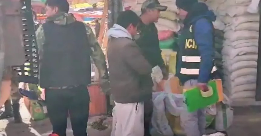 Puno: Policía intervino tráiler que transportaba droga camuflada en sacos de&nbsp;papas