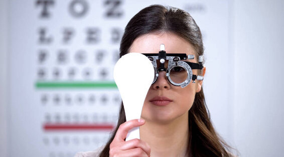 ¿Pasas mucho tiempo en la computadora o el celular? Tres consejos clave para cuidar tu&nbsp;vista