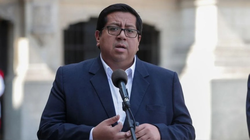 Ministro de Economía sugiere cambiar el ceviche por pollo saltado ante incremento del precio del&nbsp;limón